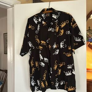 Men’s L Hawaiian style shirt. Animal print. Short sleeves. EUC